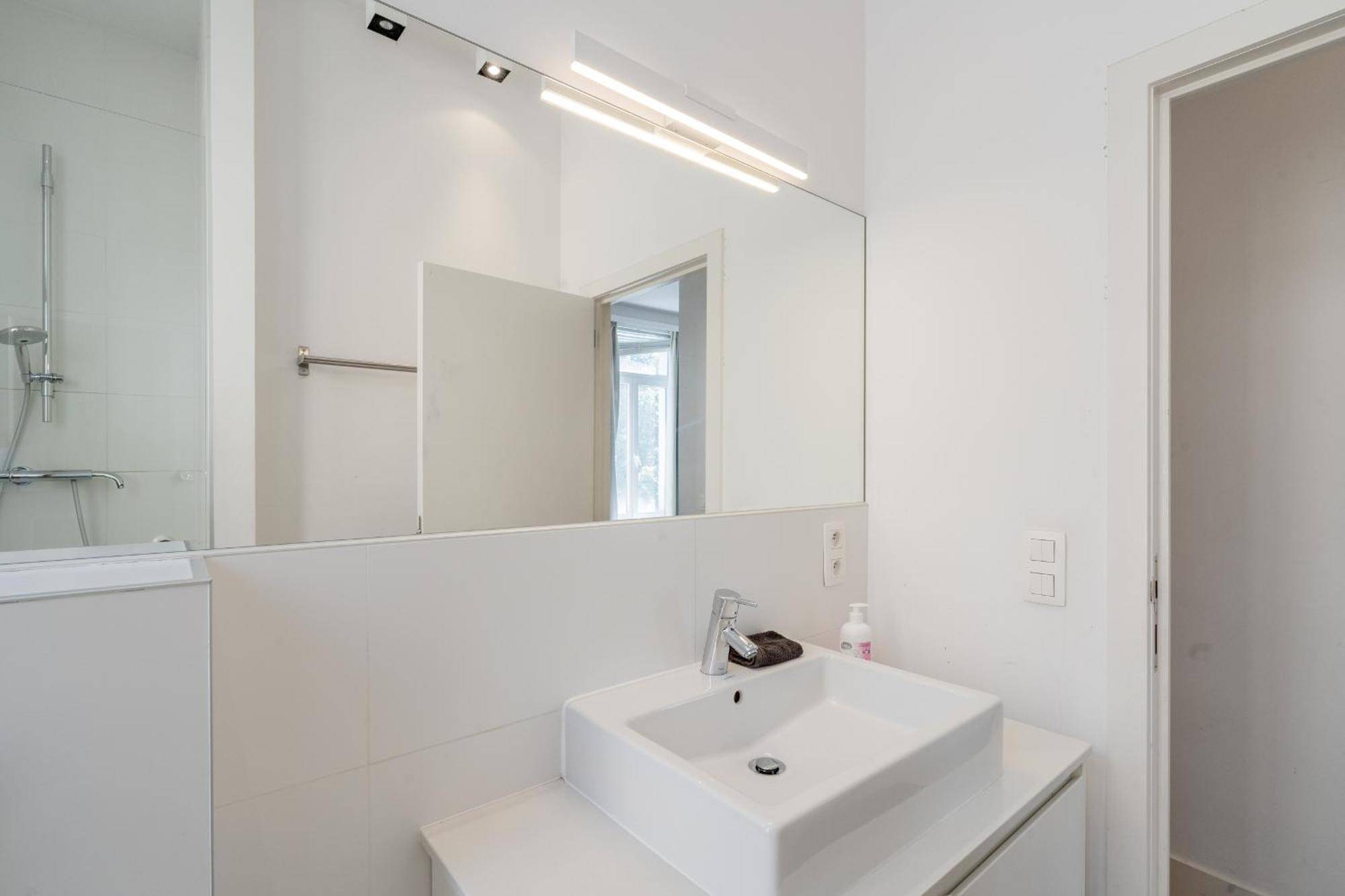 Light Modern Apartment In The Heart Of Anvers Extérieur photo